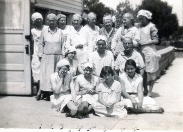 15 Women from WCH, 1932